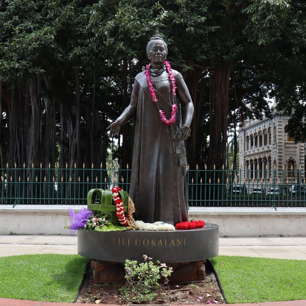 statue of Queen Lili'uokalani's 