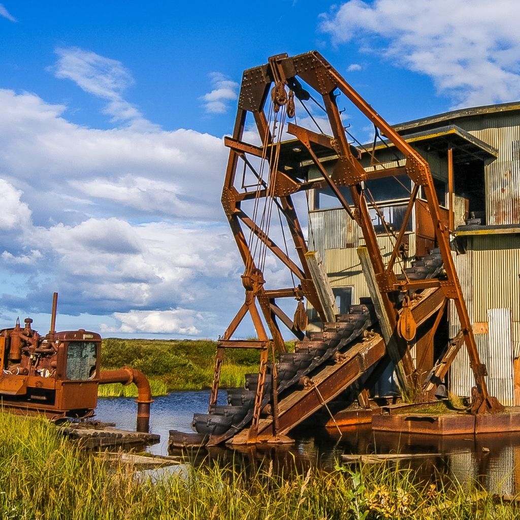 Visit the Gold Rush towns (Gold Dredge 88) in Fairbanks, Alaska
