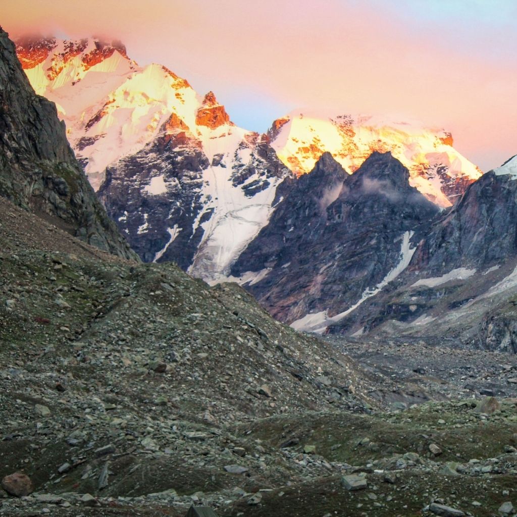 Snow covered mountains during Hampta Pass trek