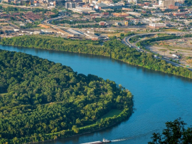 Top-10-Things-to-Do-in-Chattanooga-cruise-on-the-Tennessee-River-Turuhi