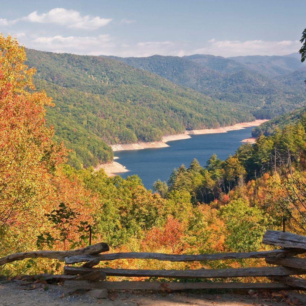 Fontana Lake Trail in Cherokee and Smoky Mountains