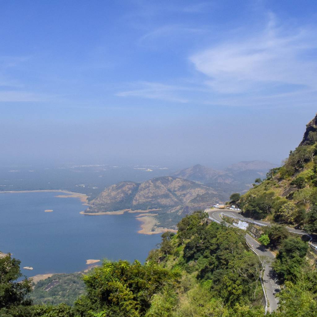 Sholayar view point in Valparai during trekking