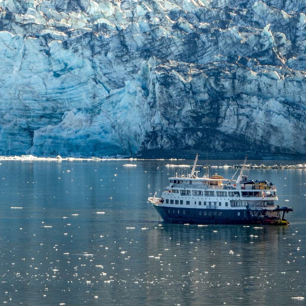Cruise surrounded by glaciers in Gates of the Arctic National Park and Preserve