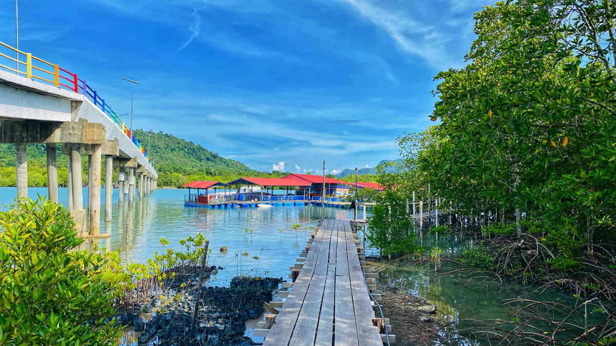 Scenic location of Chalet Terapung Bestuba