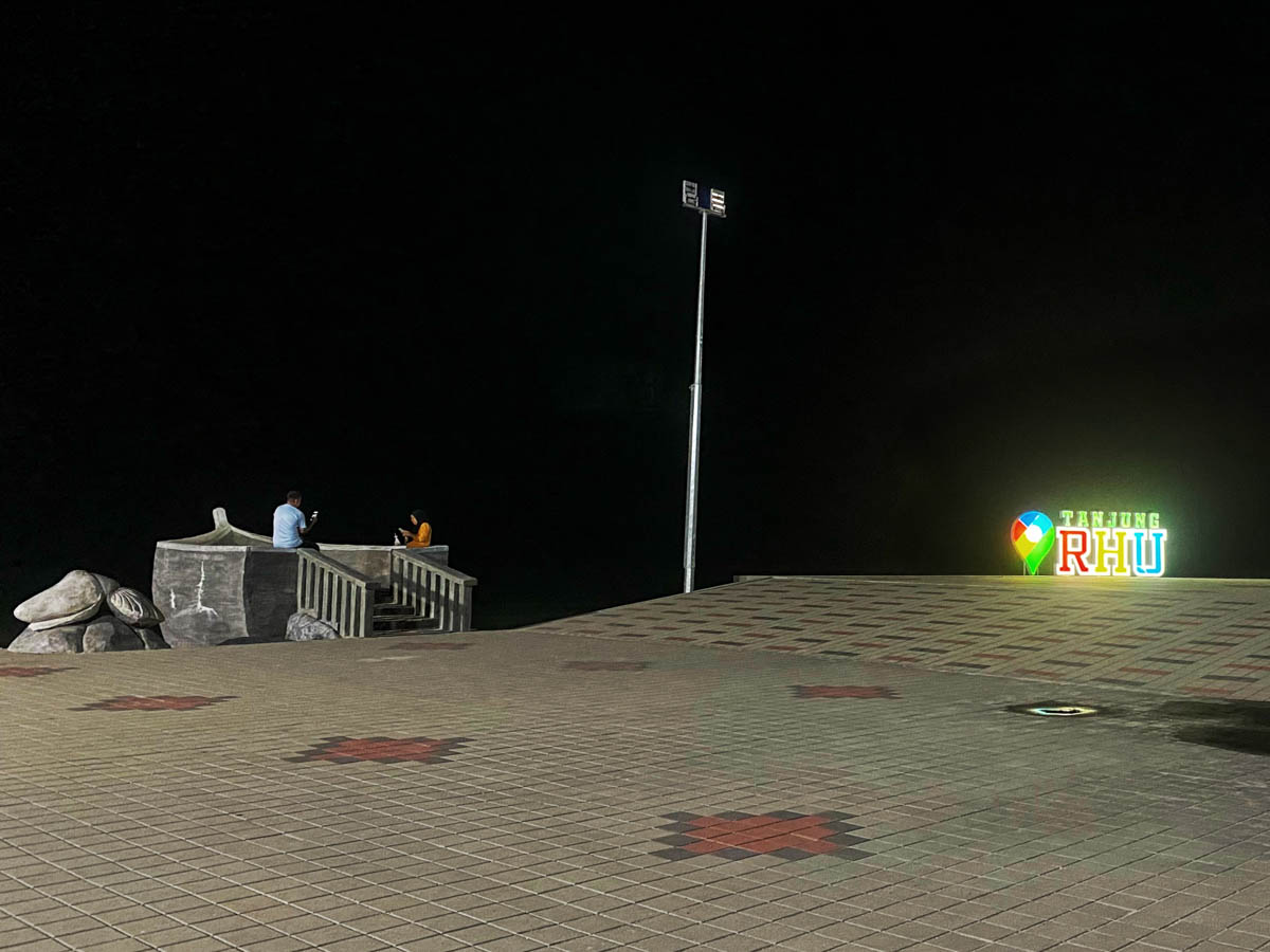 Under the starry night sky, an idyllic scene at Pantai Rekreasi Kastam in Tanjung Rhu