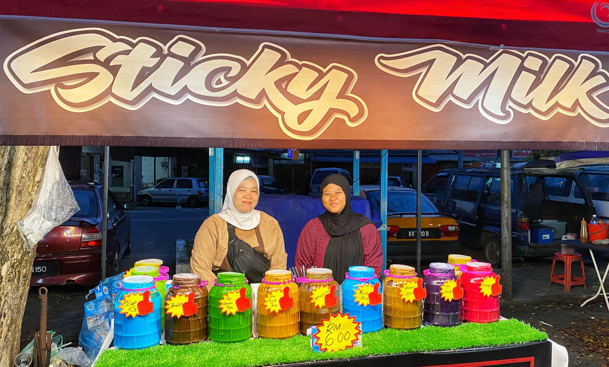 These smiling ladies in Langkawi Night Market prepare a dessert that is truly out of this world