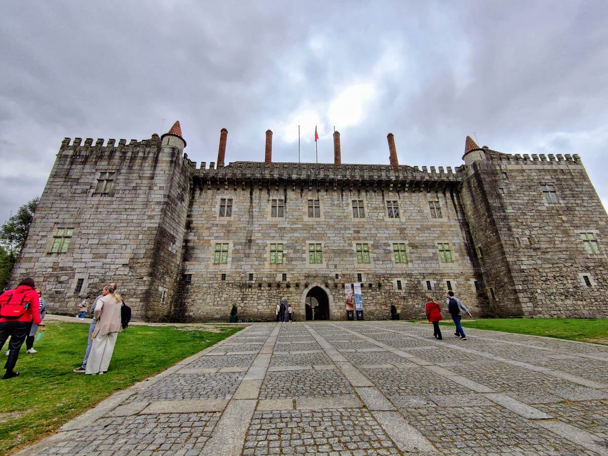 Leaving you all with a breathtaking view of Guimarães Castle, standing proudly against the vast Portuguese skies
