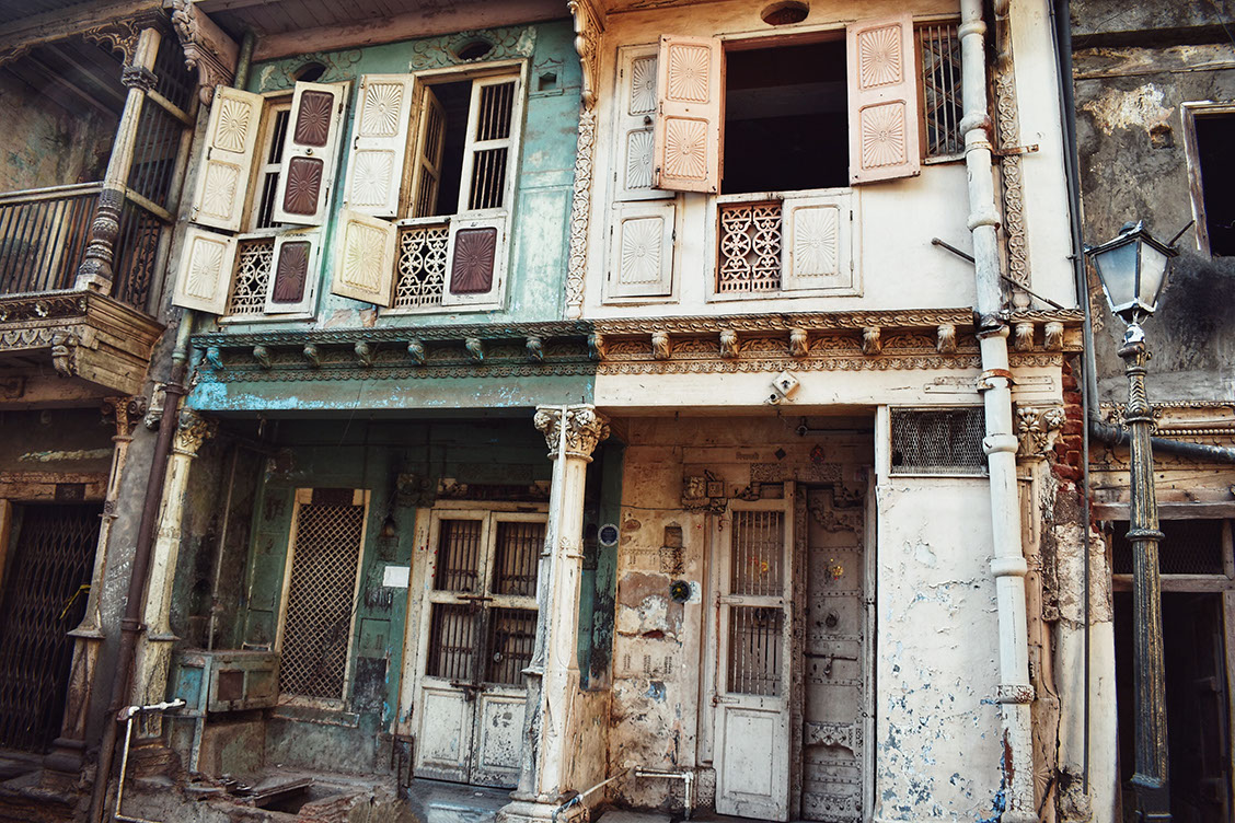 Wall-to-wall design of old houses with resilient teak wood pillars in Ahmedabad heritage city