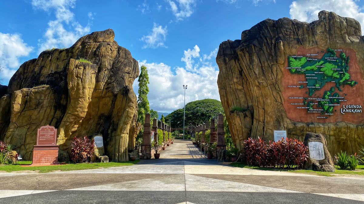 Entering Taman Legenda through two boulders creates a dramatic gateaway