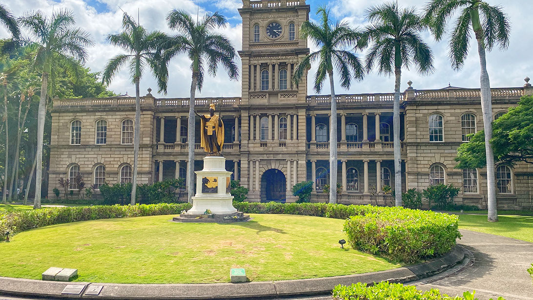 The Aliiolani Hale with a statue of King Kamehameha V in Hawaii