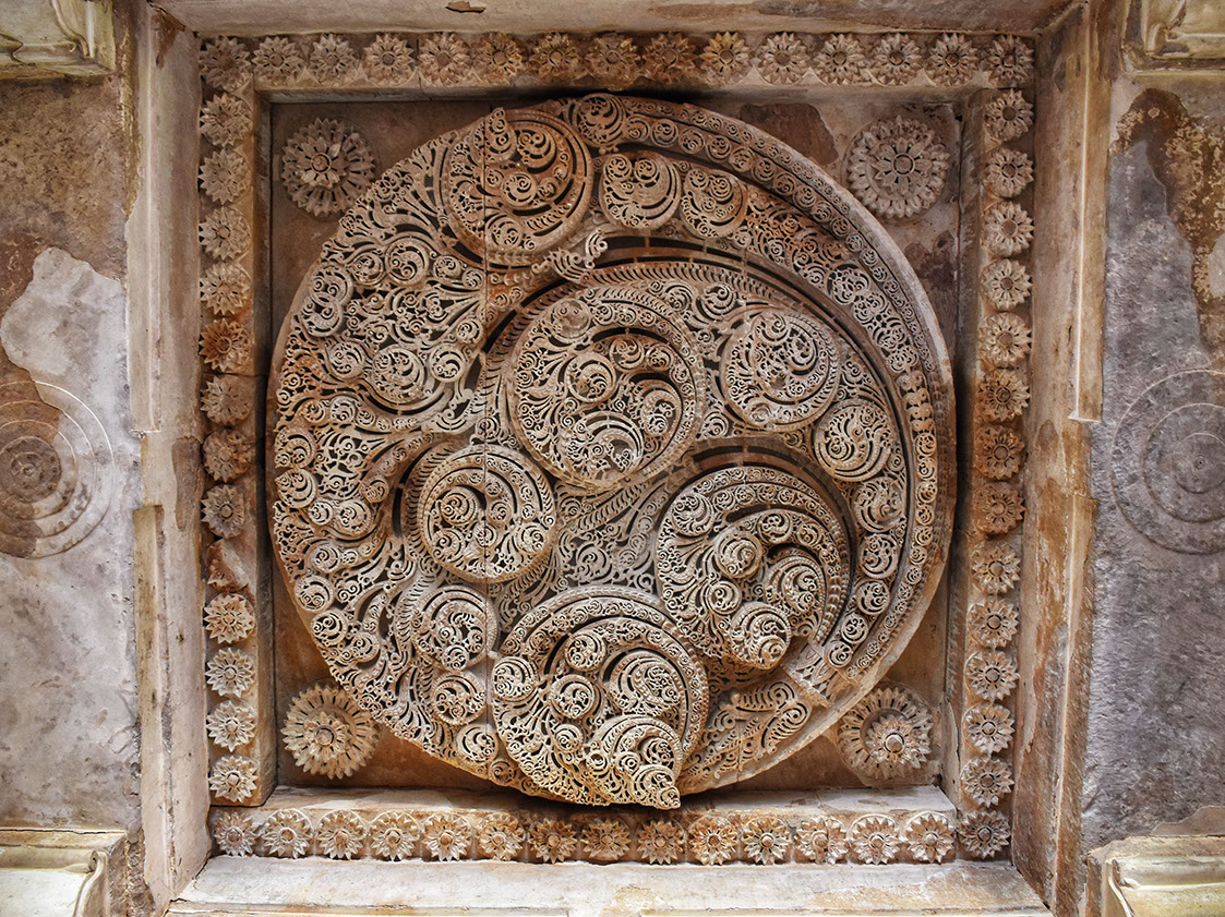 Jami Masjid's ceiling has fractal carvings in the shape of a Kalpavrishka