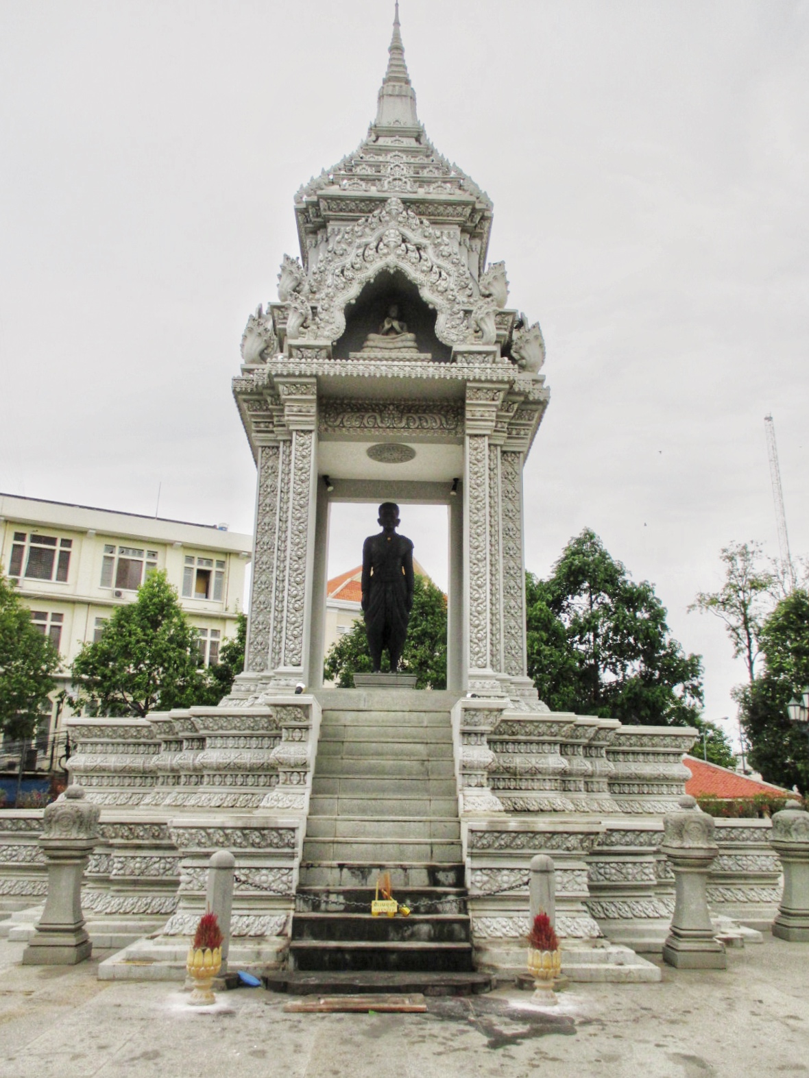 A statue of Lady Penh is seen near the exit to Wat Phnom