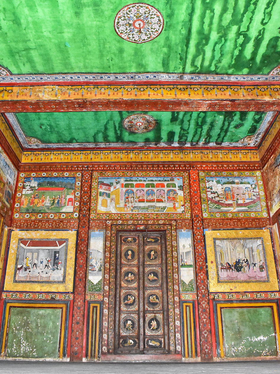 A beautifully painted second floor of Tamekar Wada is a treat to the eyes
