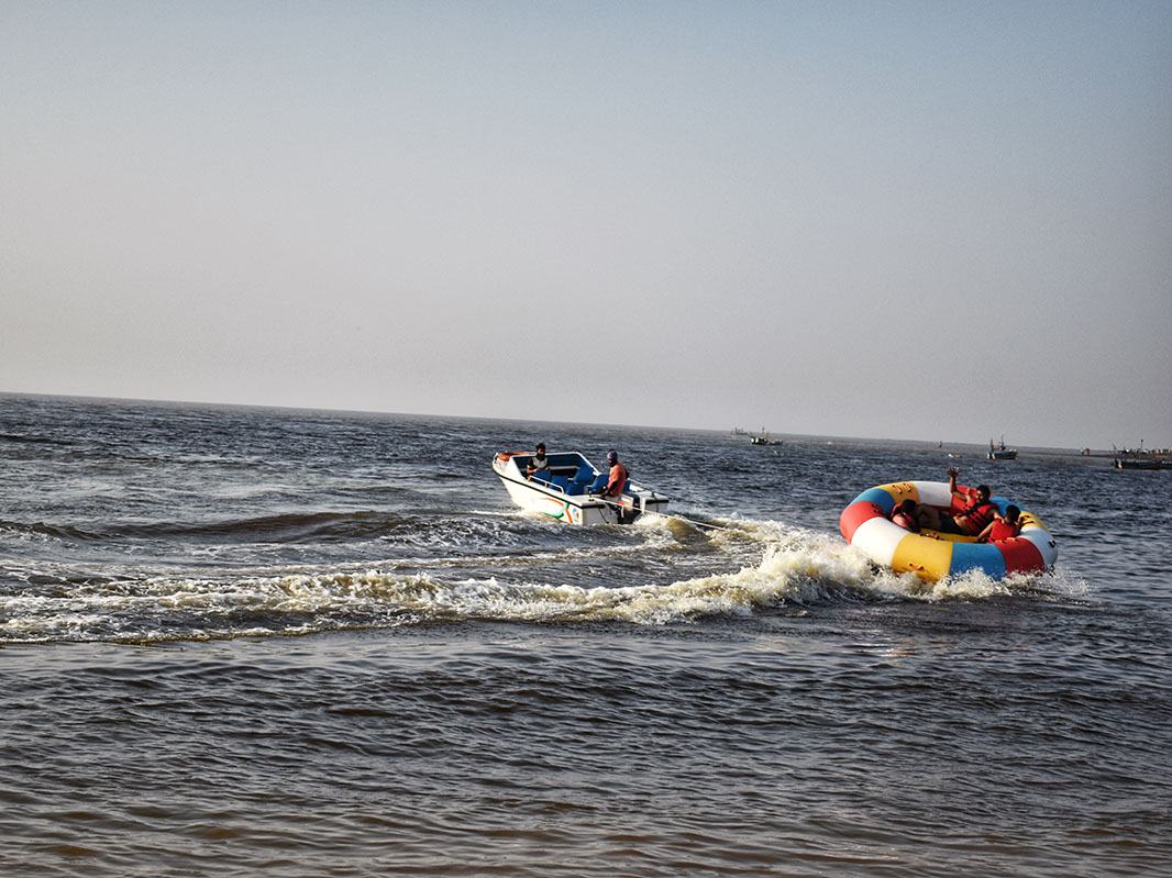 Among the things to do in Daman are watersports at Jampore beach