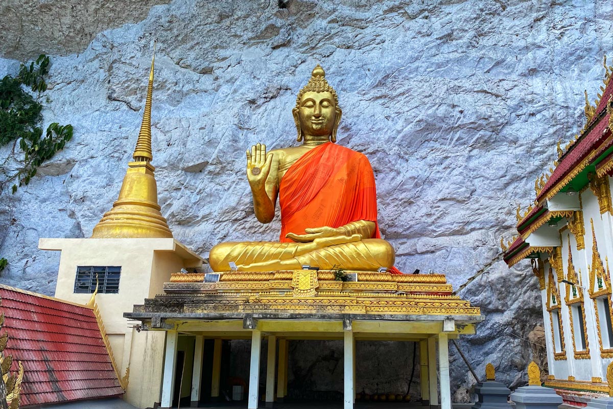 The golden Buddha statue at Wat Tham Kisap