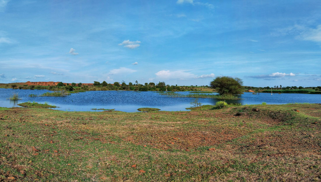 Stunning panorama from Wadakeshetalav Lake in Kiraksal