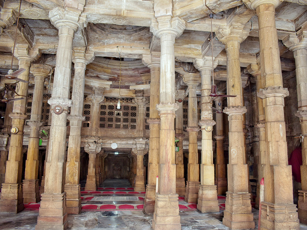 Jami Masjid was built with the support of 260 pillars 