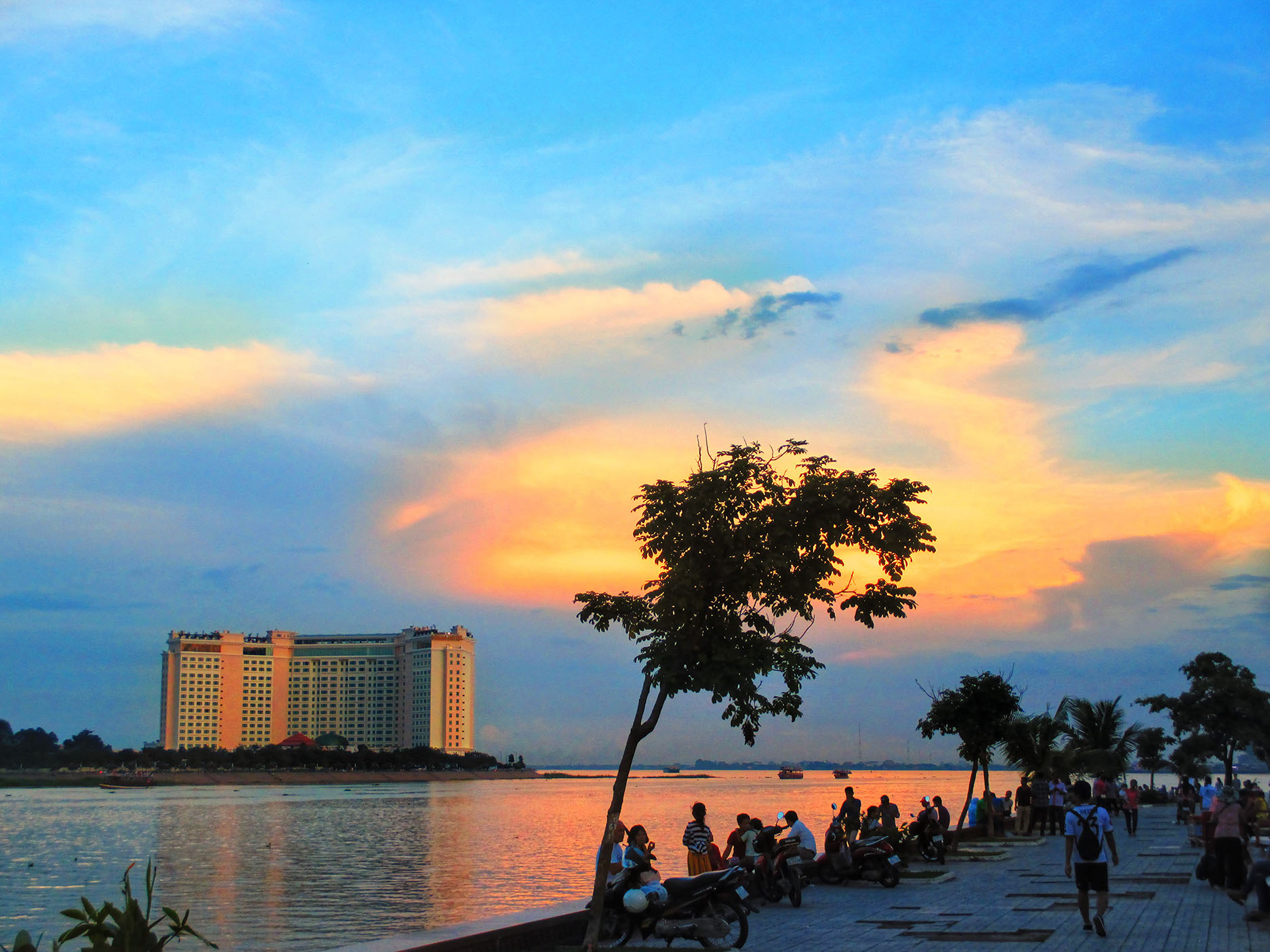 Sunset at Mekong River in Phnom Penh