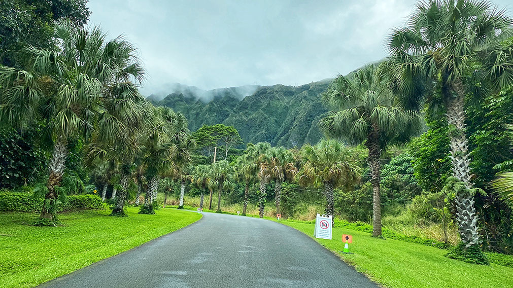 The view of the entrance to Hoomaluhia Botanical Garden in Hawaii