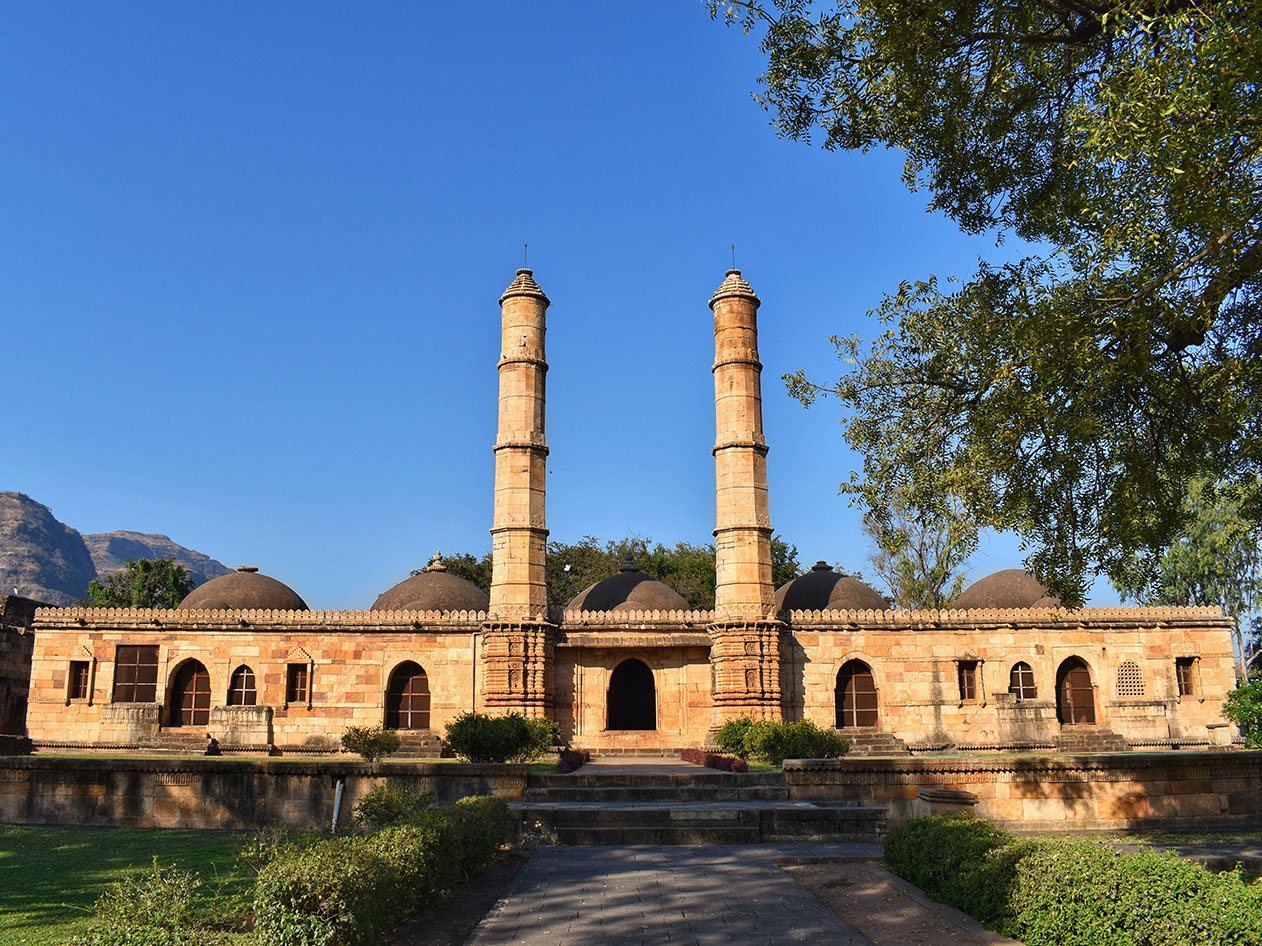 A front view of Saher-ki-Masjid in Champaner