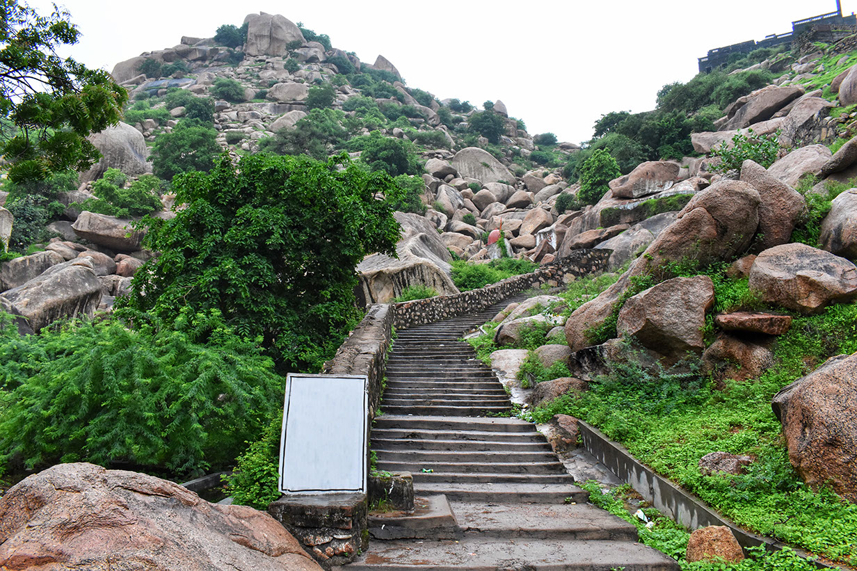 The base from where you start climbing Idariyo Gadh in Gujarat