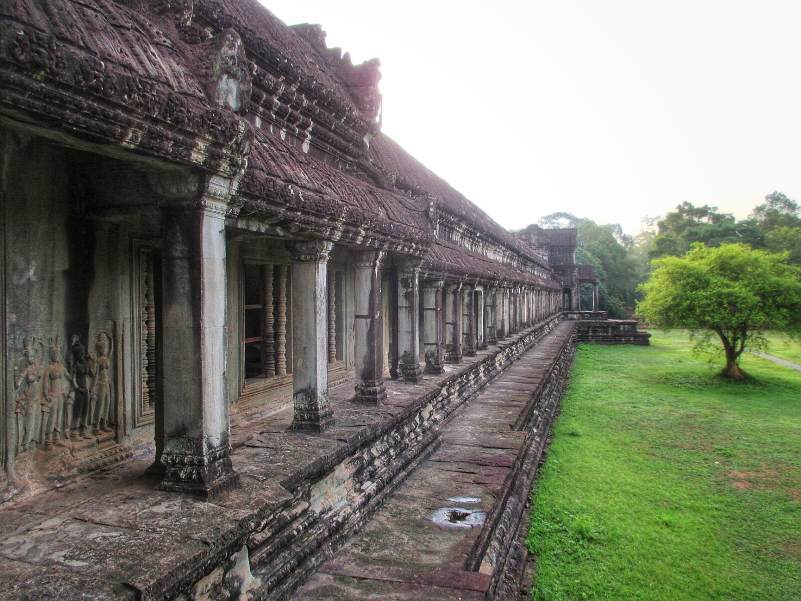 Bas-releif in the outer gallery of Angkor Wat