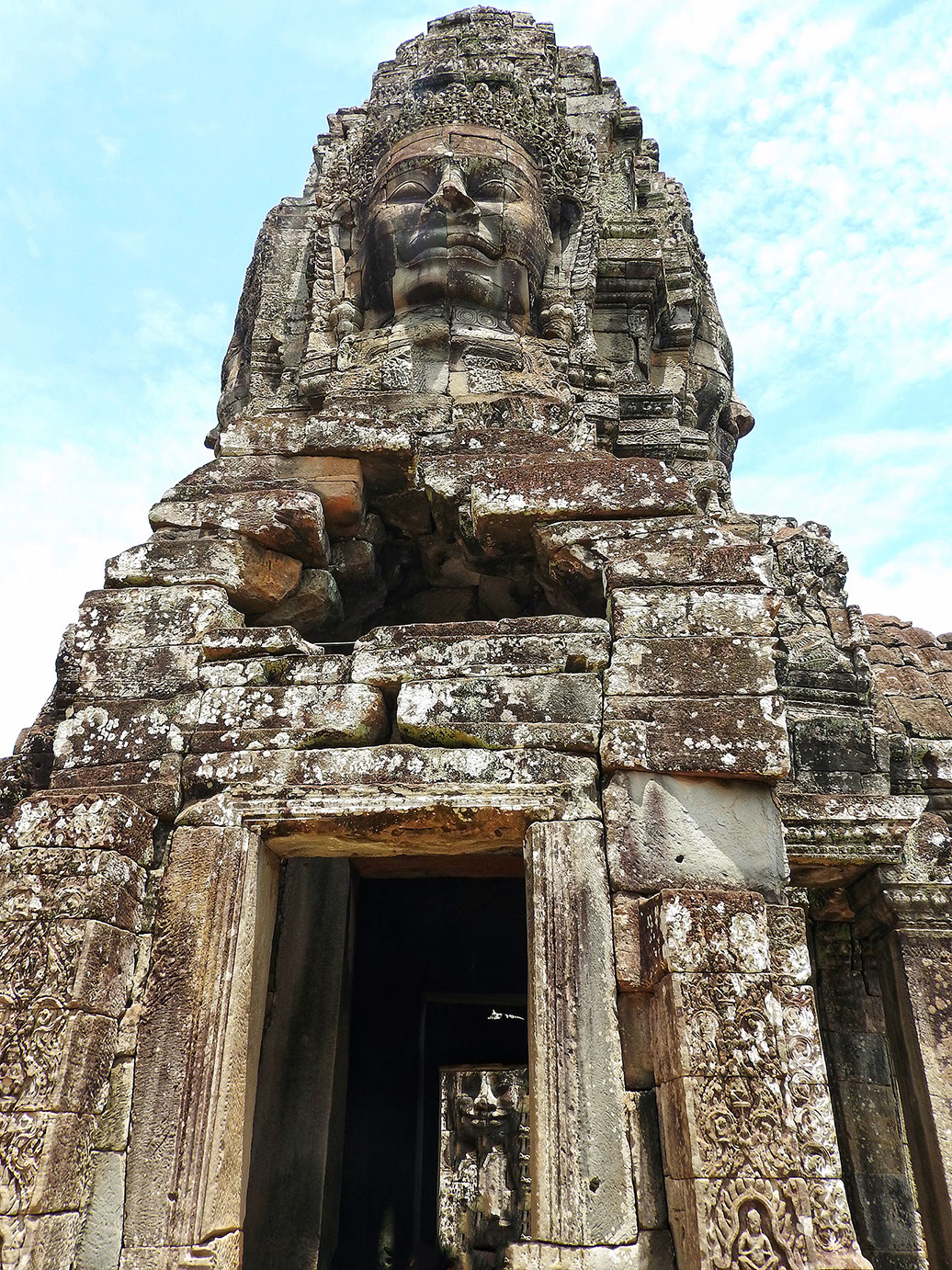 The walls and pillars of Bayon Temple have fascinating carvings