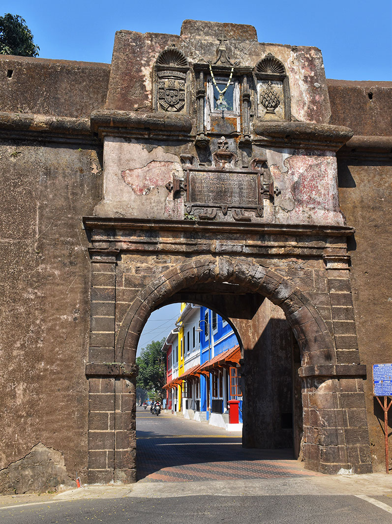 Sea Gate of the Moti Daman Fort with a Coat of Arms at its top