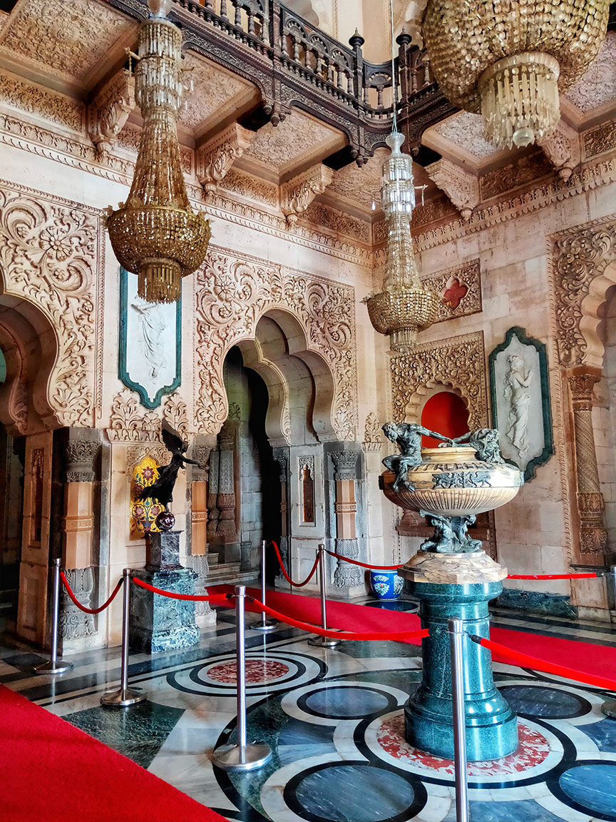 The true depth of the grandeur of palace can be visualized from the entrance