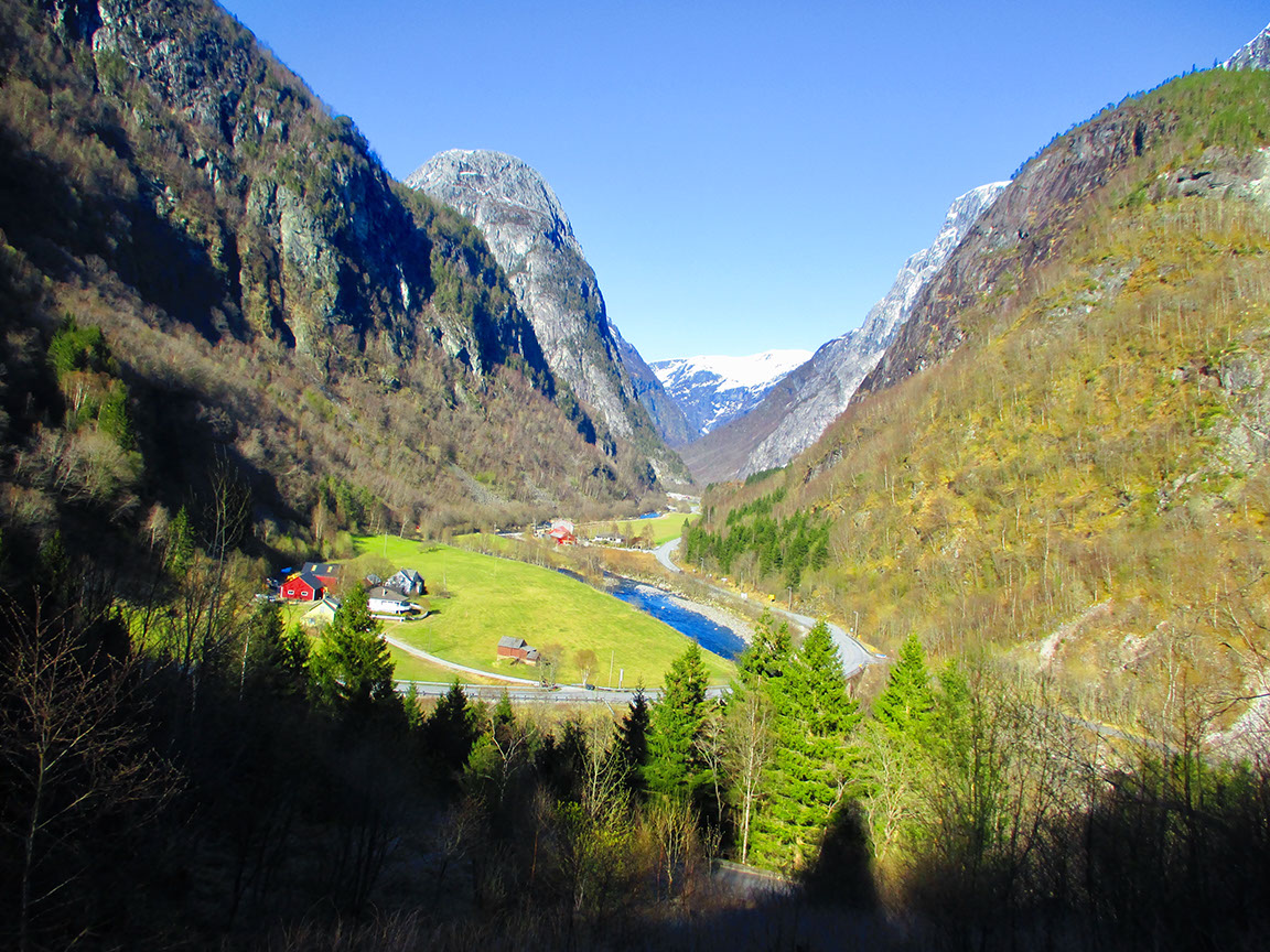 A perspective on Nroyfjord River from steep Stallheimsklevia road